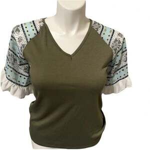 Floral Sleeve Green V-neck Top Size Medium